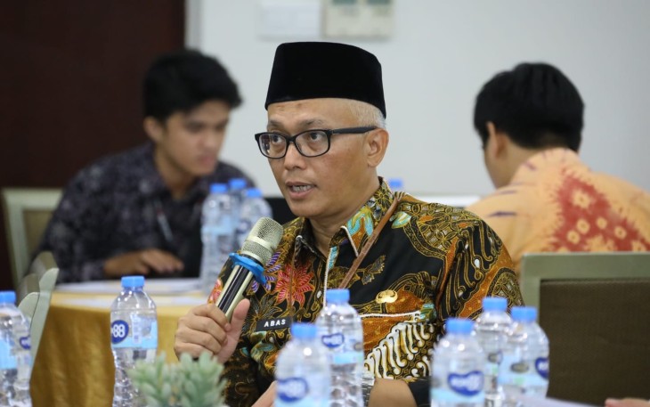 Plt. Sekretaris BSKDN Abas Supriyadi saat mewakili Kepala BSKDN Yusharto Huntoyungo membuka Focus Group Discussion (FGD) terkait Pedoman Penyusunan Strategi Kebijakan Bidang Pemerintahan Dalam Negeri di Grand Dafam Ancol pada Kamis, 7 Maret 2024. 