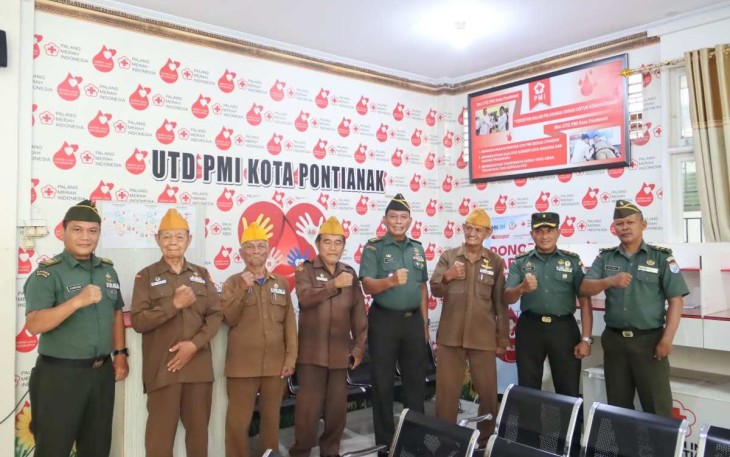 Personel Babinminvetcaddam XII/Tpr Ikuti Donor Darah Dalam Rangka HUT Veteran Nasional