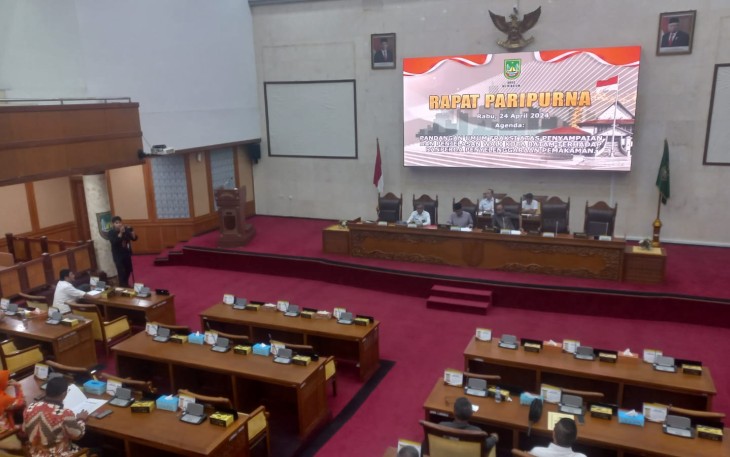 DPRD Kota Batam menggelar rapat paripurna dengan agenda Pandangan Umum (Pandum) fraksi atas penyampaian dan penjelasan Walikota Batam terhadap rancangan peraturan daerah (Ranperda) tentang Penyelenggaraan Pemakaman pada Rabu (24/4 /2024)