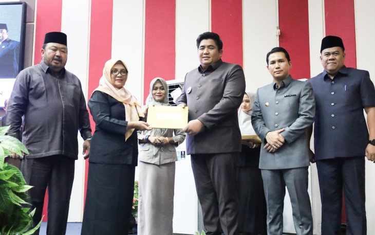 Bupati Bintan saat Sampaikan Ranperda Laporan Pertanggungjawaban Pelaksanaan APBD Tahun 2023