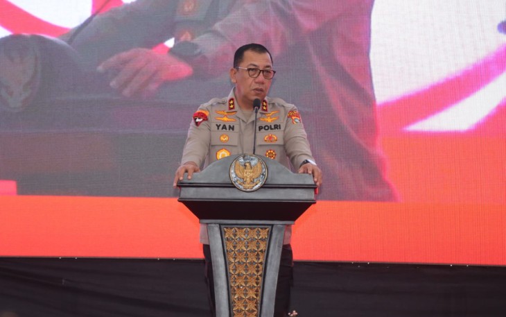 Kapolda Kepulauan Riau Irjen Pol. Drs. Yan Fitri Halimansyah, M.H pada kegiatan ramah tamah bersama perangkat desa dan masyarakat Natuna di Gedung Sri Serindit. Jl. Yos Sudarso Kelurahan Batu Hitam Kecamatan Bunguran Timur Kabupaten Natuna. Rabu (03/07/2024).