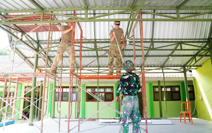 Sinergitas  TNI-US Army Renovasi gedung sekolah
