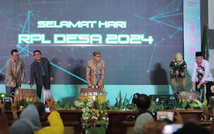 Menteri Desa Pembangunan Daerah Tertinggal, dan Transmigrasi (Mendes PDTT) Abdul Halim Iskandar  saat memberikan kuliah umum dalam rangka memperingati Hari RPL Desa Ke-2 di Gedung Serbaguna Gubernur Bengkulu, Kota Bengkulu, pada Jumat (8/3/2024) 