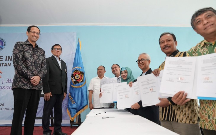 Penandatanganan surat kesepakatan antara PWI dengan lima kampus di Bandung yang meliputi Universitas Pasundan, Universitas Islam Bandung, Universitas Widyatama, Universitas Padjadjaran, dan UIN Sunan Gunung Jati Bandung untuk pelaksanaan program Praktisi Mengajar Kampus Merdeka.