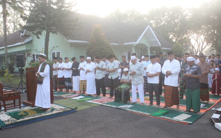 Menarmed 2 Putra Yudha saat Laksanakan Sholat Idul Adha 1445 H / 2024 M