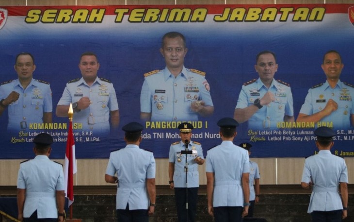 Jabatan Komandan Lanud Abdullah Sanusi Hanandjoeddin (ASH) dan Komandan Lanud Hang Nadim (HNM) diserah terimakan dalam upacara Sertijab yang dipimpin langsung oleh Panglima Komando Operasi Udara I (Pangkoopsud I) Marsda TNI Mohammad Nurdin, yang berlangsung di GOR Antarikshe Makoops Udara I, Senin (8-Jan-2024)