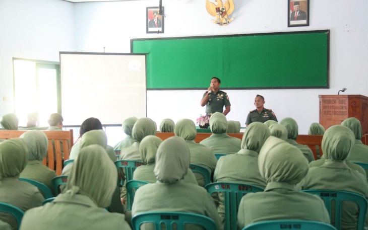 Dandim 0805/Ngawi Letkol Arm Didik Kurniawan saat memberikan sosialisasi netralitas TNI dalam Pemilu 2024, Kamis (25/1)