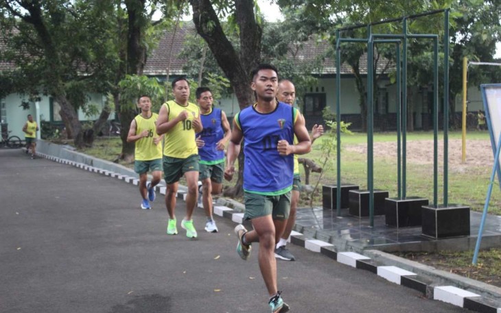 Pembinaan Fisik Prajurit Menarmed 2 Kostrad, Selasa (6/2)