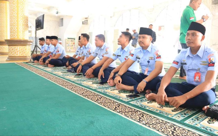 Personel Lanud Sam Ratulangi dalam peringati Isra Mi'raj, Kamis (8/2)