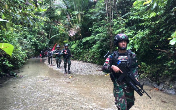 Patroli patok perbatasan Satgas Yonif 310/KK 