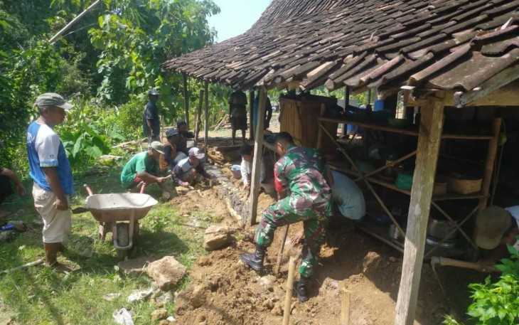 Bantu rehab rumah warga binaan 