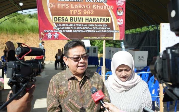 Sekretaris Otorita Ibu Kota Nusantara (IKN) Achmad Jaka Santos Adiwijaya telah tercatat sebagai penduduk Kecamatan Sepaku, wilayah pembangunan IKN, Rabu (14/2)