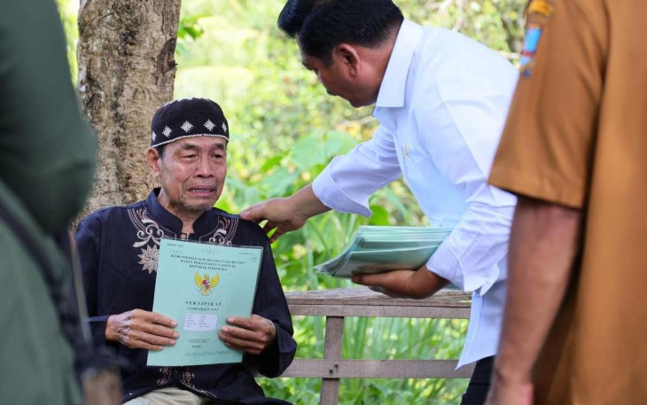 Tangis haru nelayan di Serang Banten terima sertifikat dari Menteri Hadi