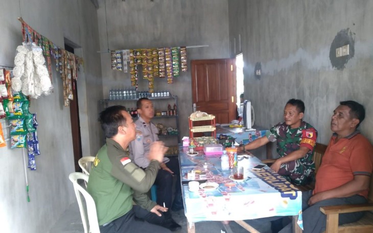 Komsos Babinsa bersama warga binaannya