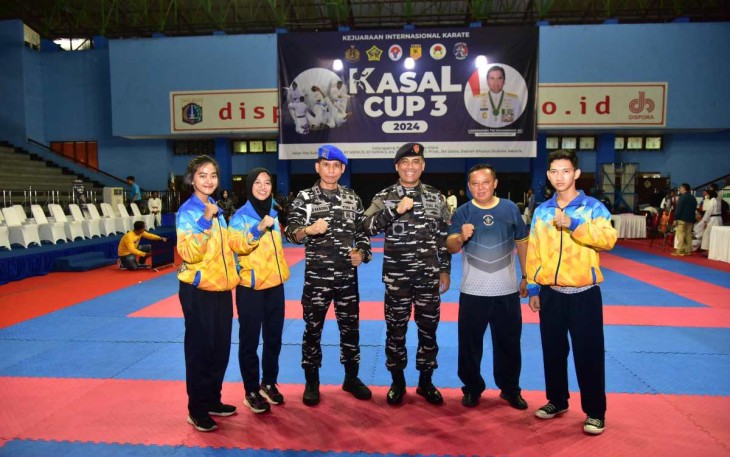 Kepala Staf Kolinlamil Laksma TNI Mochammad Riza saat foto bersama di GOR Tanjung Priok, Jum'at (1/3)