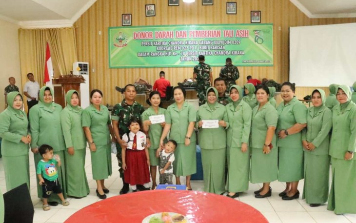 Donor Darah dan Pemberian Tali Asih Persit Cabang XXXVI Dim 0209, Senin (4/3)