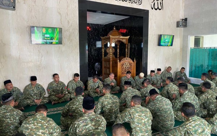Doa bersama prajurit Menarmed 2 Kostrad, Selasa (5/3)
