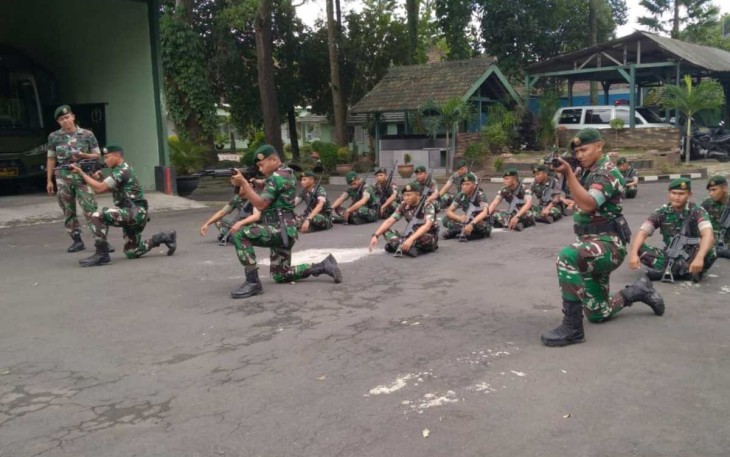 Latihan menembak reaksi prajurit Menarmed 2 Kostrad 