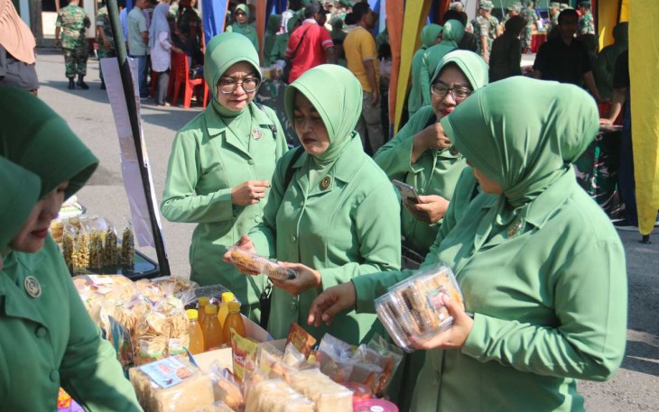 Bazar Serentak TNI di Makorem 081/Dsj