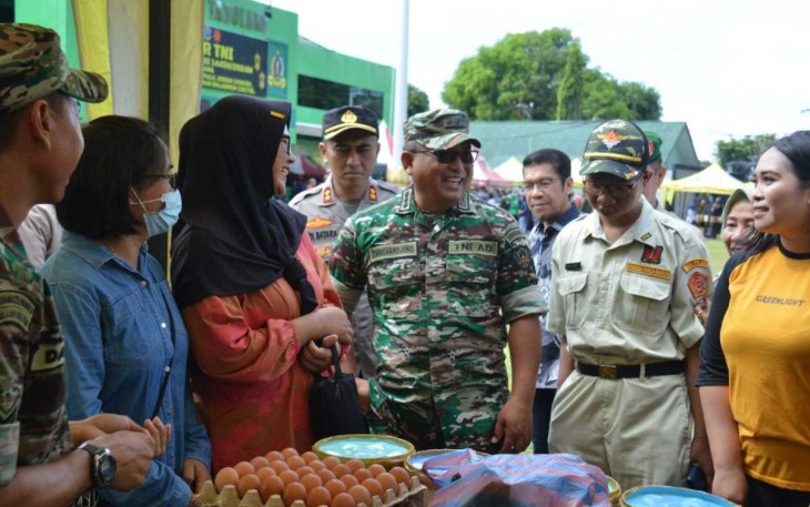 Bazar TNI Korem 132/Tdl Kota Palu, Selasa (2/4)