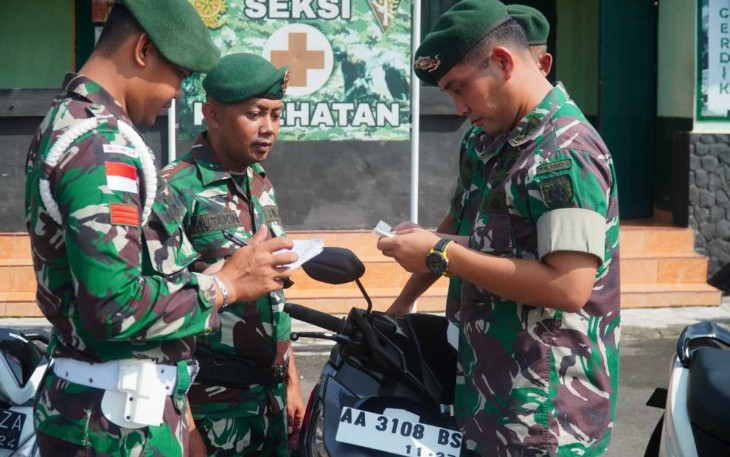 Pemeriksaan kendaraan prajurit Yonarmed 11 Kostrad 