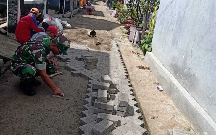 Perbaikan jalan rusak wilayah desa binaan 