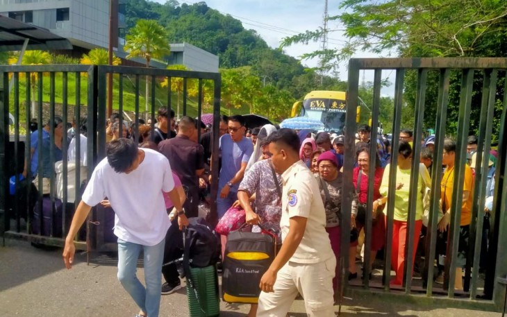 Suasana pelintas batas antarnegara di PLBN Entikong Kabupaten Sanggau Kalbar 