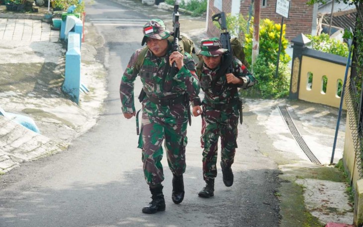 Lari lintas medan prajurit Yonarmed 11 Kostrad, Rabu (24/4)