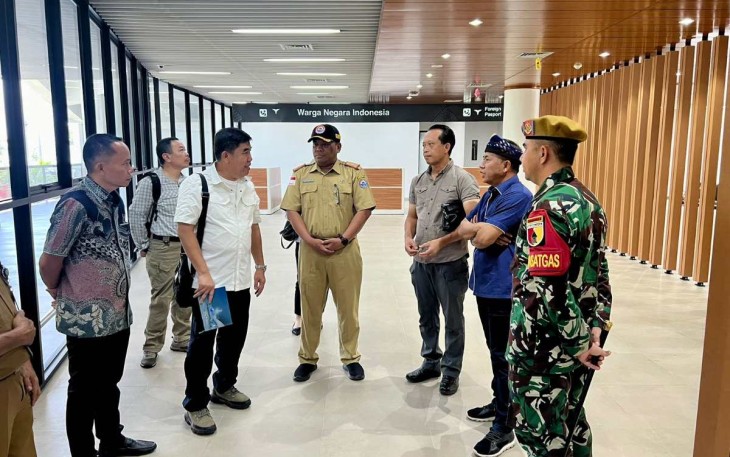 Kunjungan Direktur C Bais Brigjen TNI Mirza Patria (baju putih) saat mengunjungi PLBN Sei Nyamuk, di pulau Sebatik, Kabupaten Nunukan, Kaltara