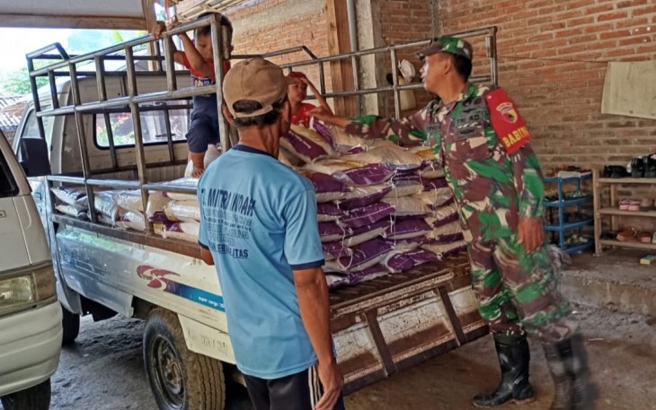 Pendistribusian bantuan pangan di wilayah desa binaan 