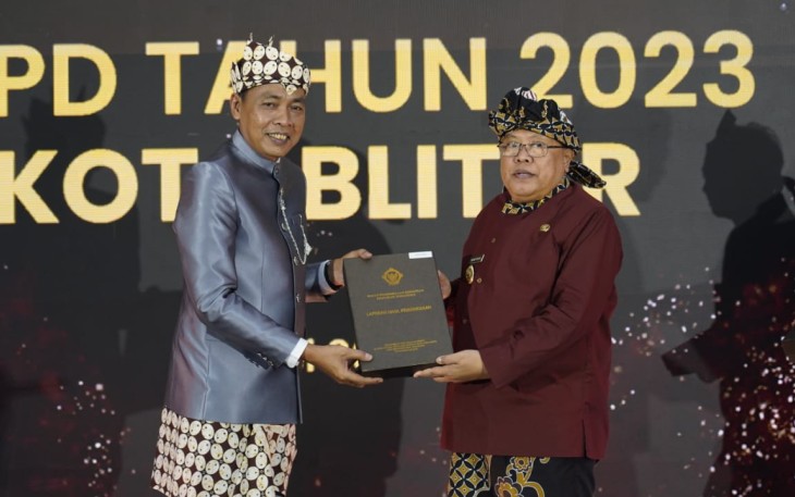 Walikota Blitar Santoso Terima Penghargaan Opini WTP dari BPK RI untuk Kota Blitar yang ke- 14 Kalinya.