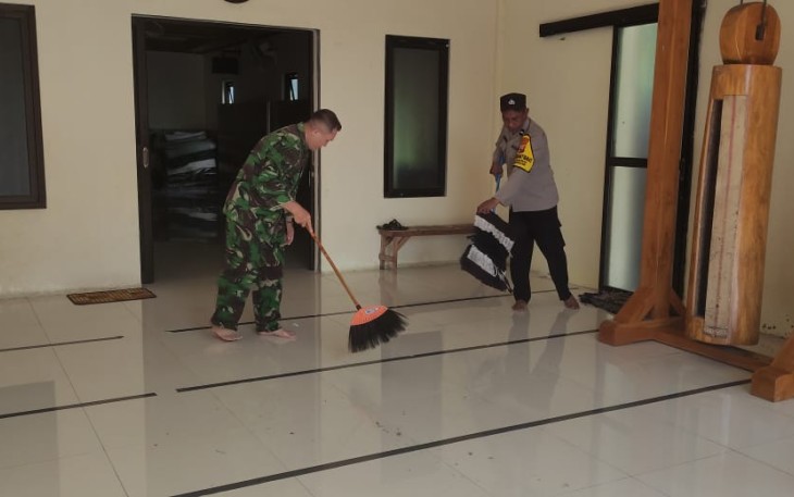 Sinergi merawat dan membersihkan tempat ibadah 