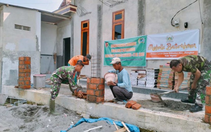 Karya bakti renovasi musala di wilayah desa binaan 