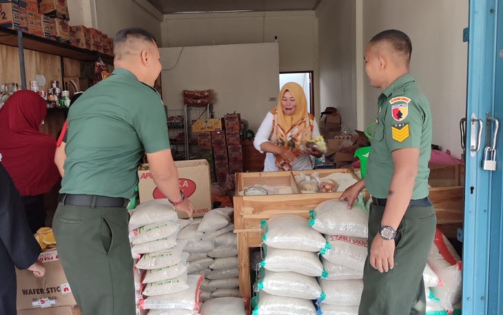 Pengecekan harga sembako di wilayah desa binaan 