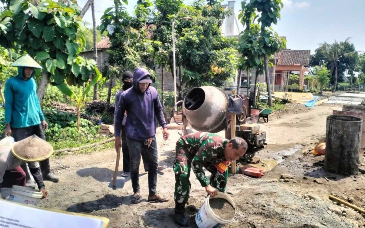 Bantu pembangunan jalan desa wilayah binaan