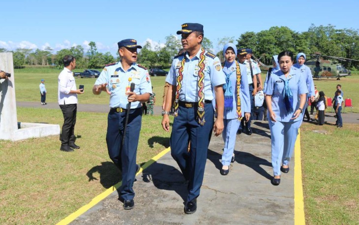 Pangkoopsud I Marsda TNI Mohammad Nurdin mendampingi Kasau