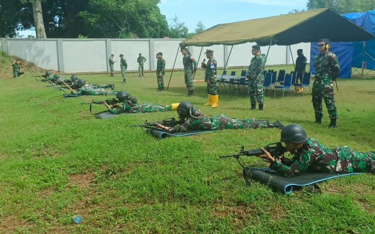 Latihan menembak prajurit Satlinlamil 3 Makassar 