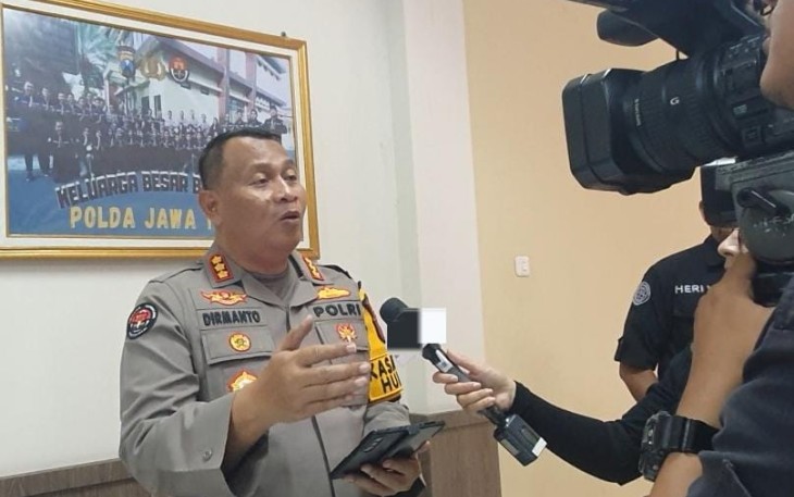 Kabid Humas Polda Jatim Kombes Dirmanto saat memberikan keterangan pers 