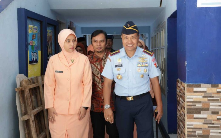 Danlanud Husein Sastranegara Kolonel Pnb Alfian saat mengunjungi sekolah Angkasa