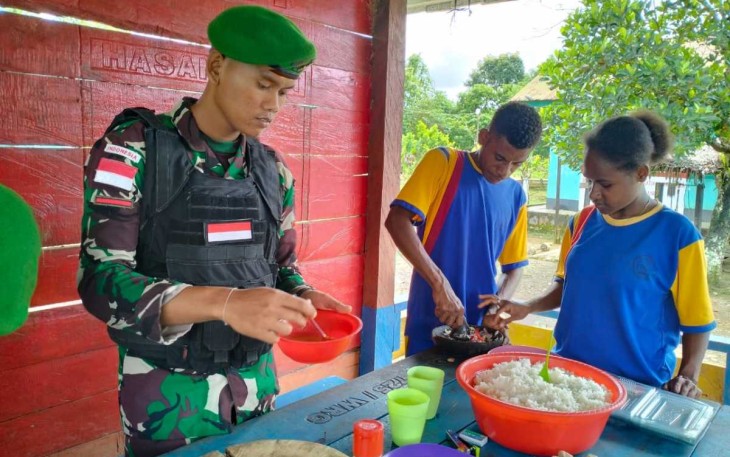 Edukasi pelajar membuat nasi goreng 