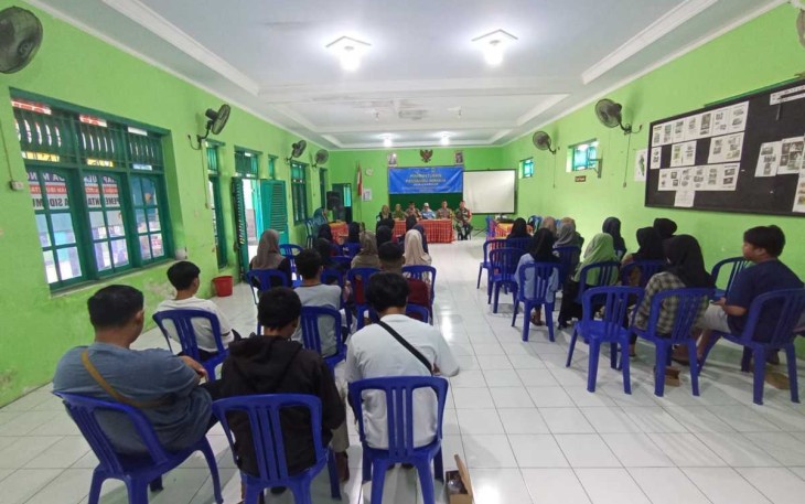 Kegiatan pembentukan posyandu remaja di wilayah desa binaan 