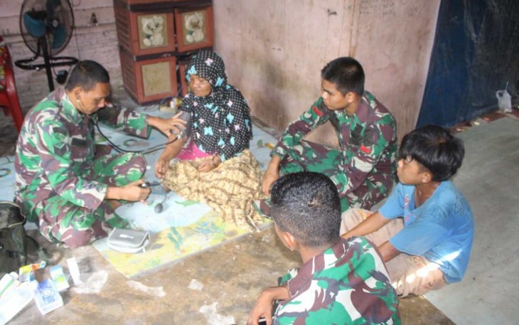 Pelayanan kesehatan warga lansia di lokasi TMMD Kodim Labuhanbatu 