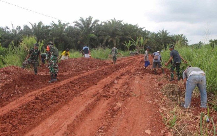 Pembangunan infrastruktur jalan desa Selat Beting 