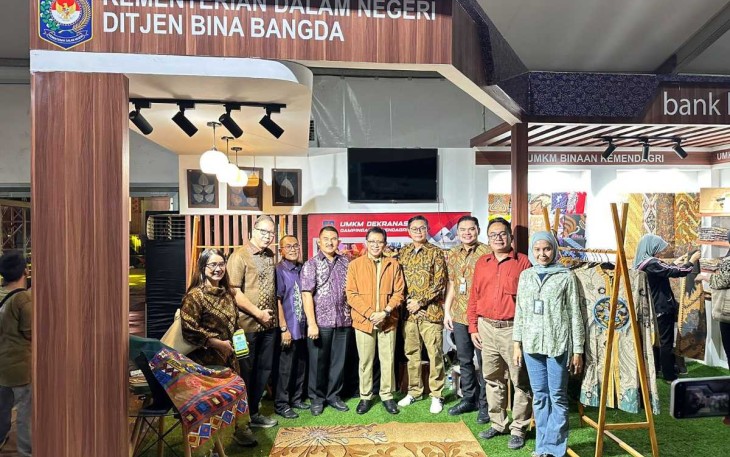 Stand UMKM Ditjen Bina Bangda Kemendagri di Solo 