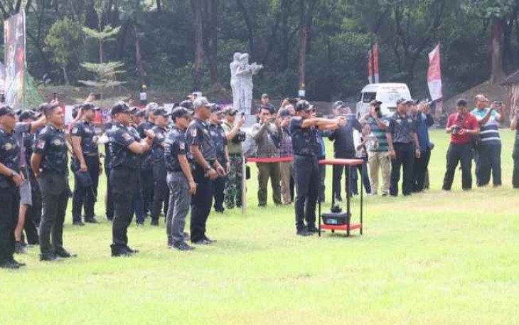 Danjen Kopassus Mayjen TNI Djon Afriandi saat membuka lomba menembak di grup 2 Kopassus Kartasura 