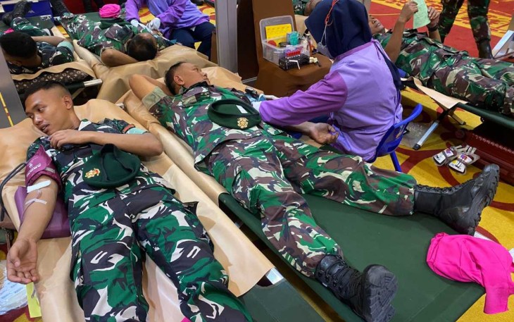 Donor darah prajurit Menarmed 2 Kostrad 