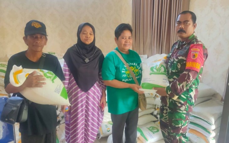 Distribusi Bantuan Pangan Warga 