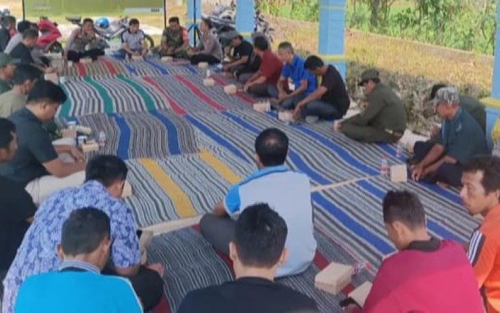 Komsos Babinsa bersama warga binaannya