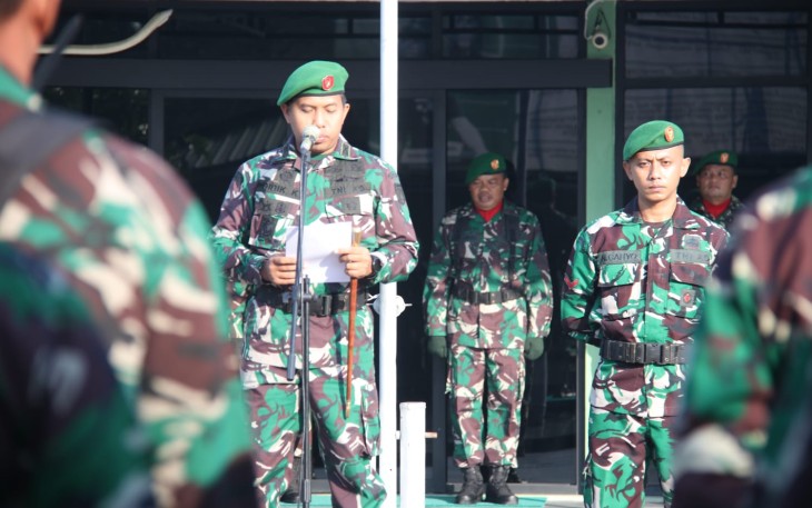 Dandim 0805/Ngawi Letkol Arm Didik Kurniawan saat membacakan amanat Pangdam V Brawijaya 
