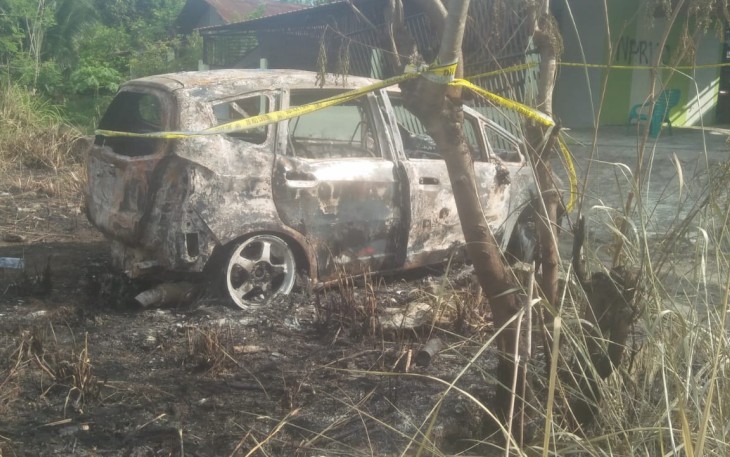 Unit mobil terbakar
